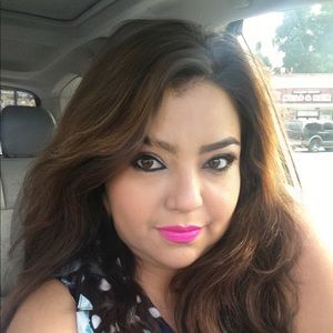 Meet your Posher, Claudia